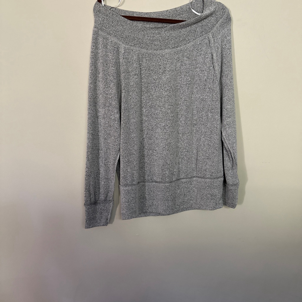 Women's Lulus Grey Off-the-Shoulder Sweater Size S
